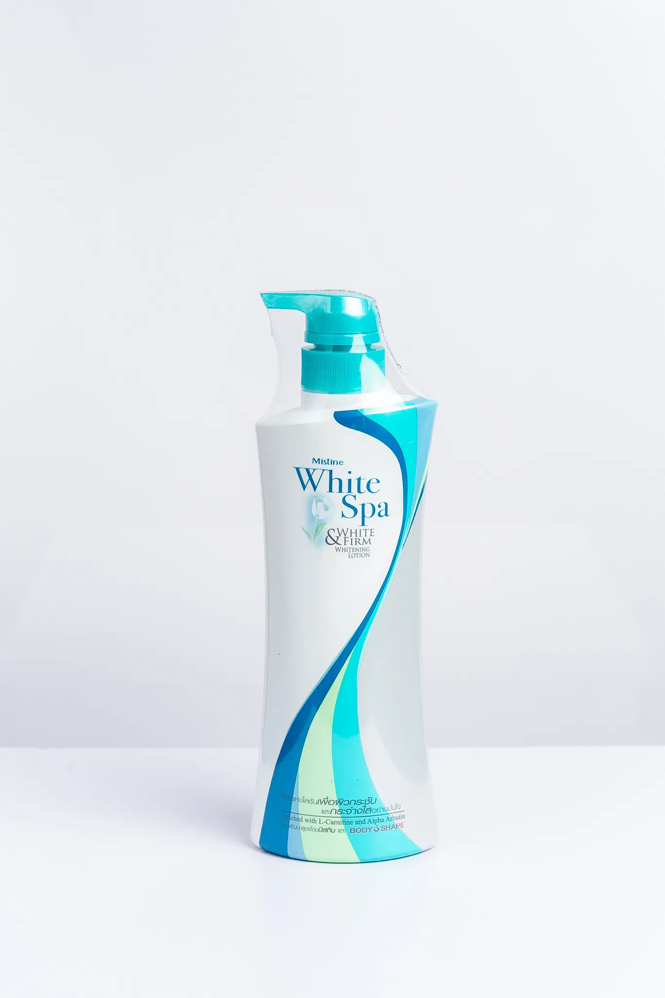 27815 apply lotion woman